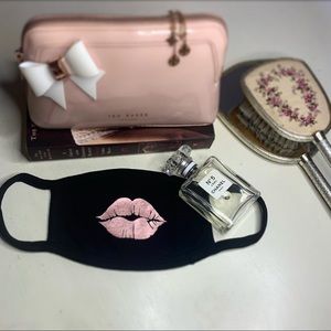 “Pink champagne” metallic rose gold lips Face mask